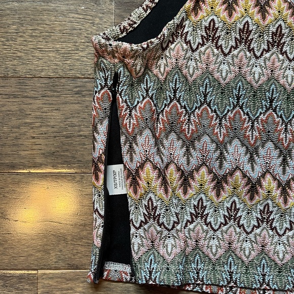 Knit Halter Crop Top - Picture 2 of 3